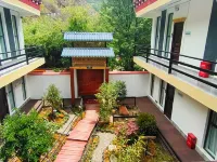 DINGQINGKANGZHU Hotls โรงแรมใกล้จุดชมวิวด้านบนหมอกหนา