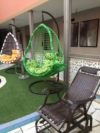 Hongrui Hotel Отели рядом с достопримечательностью «Ming18 Xianshengmu»