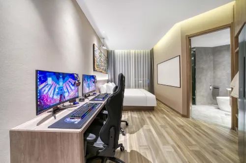 ReMAX E-sports Hotel (Ningbo Railway Station Nantang Old Street) - Esports