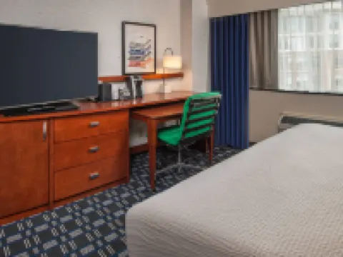 Courtyard Arlington Crystal City/Reagan National Airport Hotels near Arlington Cemetery