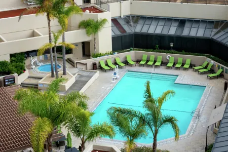 DoubleTree by Hilton San Jose Отели рядом с достопримечательностью «Хэппи Холлоу парк и зоопарк»