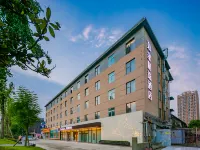 Homeinn Plus Hotel (Chengdu Longquanyi Duzhong Road Aerospace City) Hotel in zona Chengdu Aeronautic Vocational and Technical College