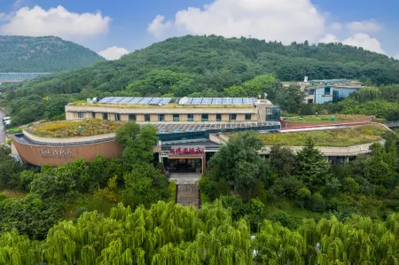 Expo Garden Resort Hotel Отели рядом с достопримечательностью «Shandong Labour Vocational and Technology College (2nd Ring Road East)»