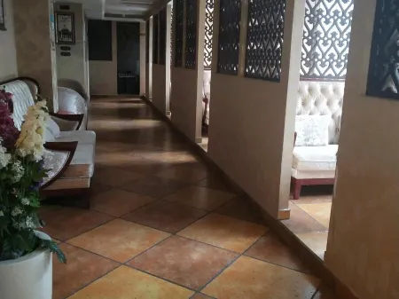 Baoxing Jinlong Hotel Отели рядом с достопримечательностью «Hongjun Changzheng Fanyue Jiajin Mountain Memorial Hall»