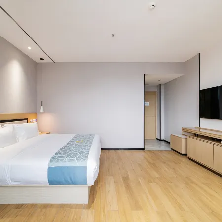 Unitour Hotel (Chongzuo Longzhou Hong Bajun Square)