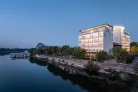 Li River CIAO Hotel( Guilin Elephant Trunk Hill)