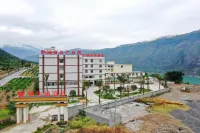 Vienna Hotel Rebo County store Hotels in Leibo