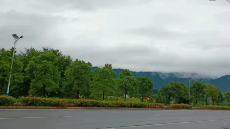 Yanling Ezhuang Homestay Отели рядом с достопримечательностью «Red Army Slogan Museum»