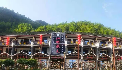 Xinhua Sanlianyu Mountain Wild Farmer Homestay - Mountain view