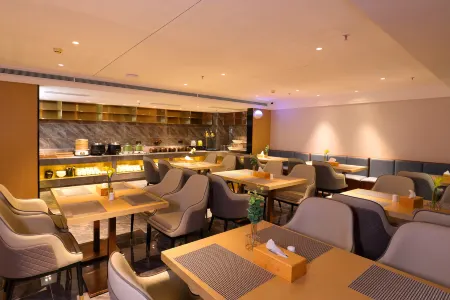 Stars Hotel (Zhongshan Lihe Plaza) Отели рядом с достопримечательностью «Zhongshan Technical Institute (East Campus)»