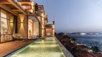 Designer Lake View Holiday