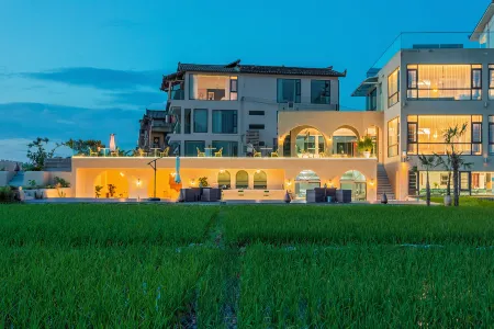 Puzhehei Qingmo Lakeview Resort Hotel