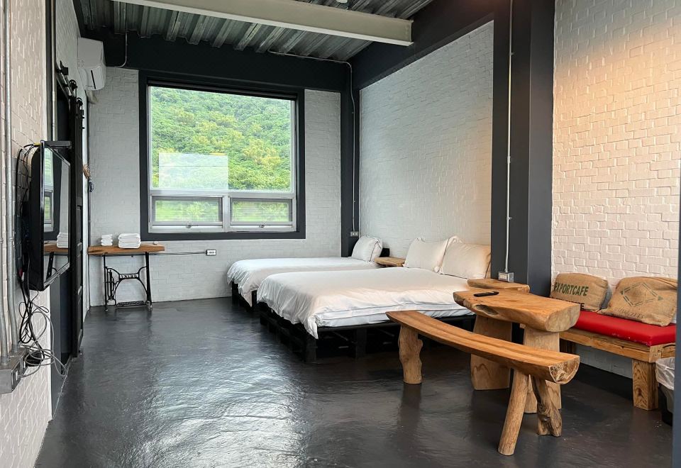 [Flower Field Yilu Homestay의 외관과 주변 풍경]