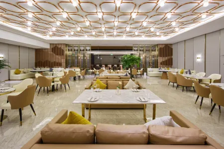 Rushi (Chaowa) Hotel (Chengdu Chunxi Road Tianfu Square Subway Station) Отели рядом с достопримечательностью «Sichuan Normal University»