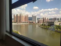 Lakeside Hotel