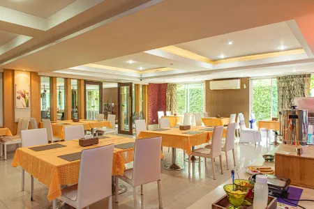 The Wing Design Hotel Отели рядом с достопримечательностью «Wat Suan Mokkh»