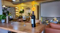Jiuhuashan Yanqi Lake Bay Hotel - bar
