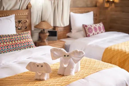Yixiangshan Camp and Banshan Hotel