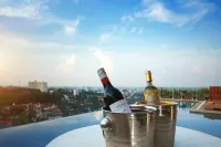 Wimarion Hotel Semarang - Rooftop Pools