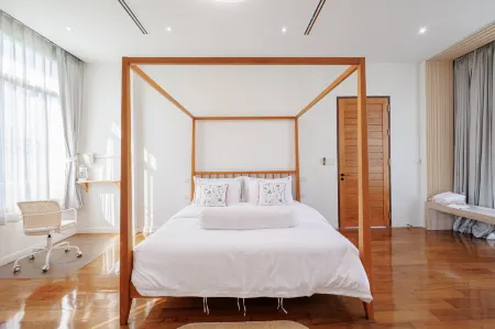Luxury five-room pool villa
