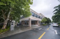 上海遠洋漁業研修センター University of Shanghai for Science & Technology Gymnasium周辺のホテル