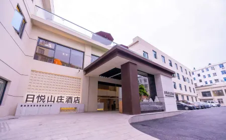 Wanzai Riyue Villa Hotel