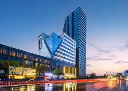 Atour Hotel (Zhangjiakou Municipal Government Qingshuihe South Road Branch) Отели рядом с достопримечательностью «Wuhan University of Technology Network Education Zhangjiakou Branch Campus»