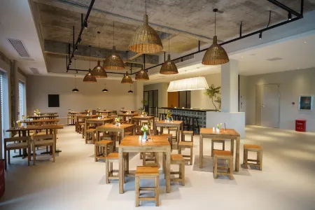 Lüyin Dongyu Hezhu Отели рядом с достопримечательностью «Mulan Grassland»