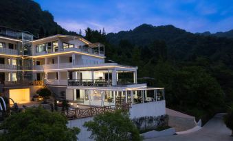 Mount Qingcheng Lehu Landscape · Private Hot Spring Homestay (Qingcheng Back Mountain)