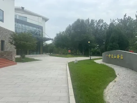 She County Zhonghuangshan Inn