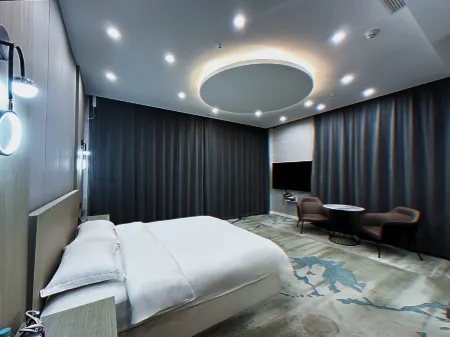 Arong DC Theme Hotel