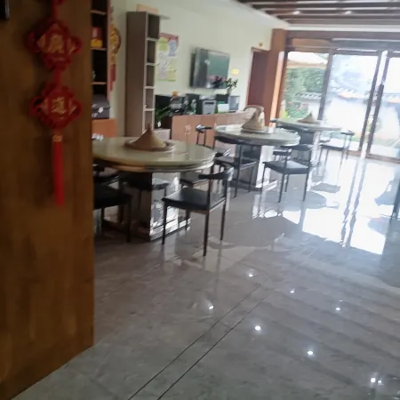 Hupan Renjia Inn