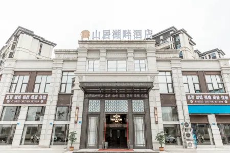 Mountain House Lakeside Hotel