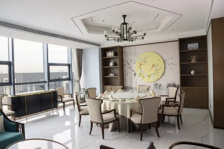 GT LESTON HOTEL Отели рядом с достопримечательностью «Weifang Railway Station Zhanqian Square»