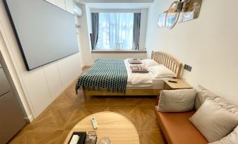 Meet the Stars · Boutique Apartment (Huzhou South Taihu Wuyue Plaza)