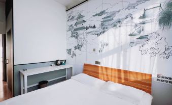 Yijia Theme Hotel