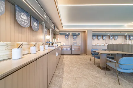 Hanting Hotel (Golmud Bayi Middle Road Kunlun Square Branch)) Отели в г. Голмуд