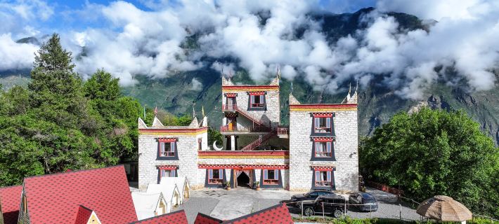 Danbagong Valley Fort Homestay Hotel di Danba