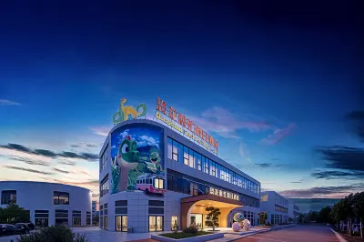 Dinosaurs are busy Holiday Inn (Zigong Fangte Dinosaur Kingdom) Отели в г. 