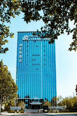 Zhengzhou Xinzheng International Airport Talent Hotel