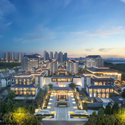 HUALUXE Hotels and Resorts XIANYANG Hotels near Xianyangbei Railway Station