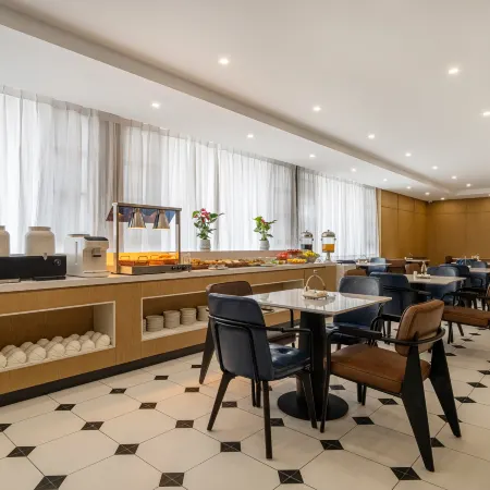 Rezen Huasheng Hotel (Linzhi Hong Kong Road Shopping Street Store)