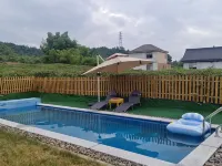 Runi Suoyuan Homestay - مسبح خاص