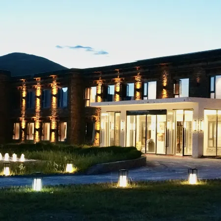 Kangding Gedaqin Manor