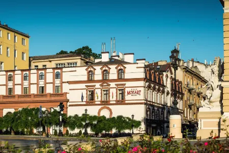 Mozart Hotel Отели рядом с достопримечательностью «Храм святого апостола Луки»