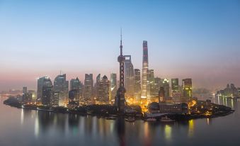 At night, the cityscape is illuminated, offering a captivating view from across at Hanting Youjia Hotel (Shanghai East Nanjing Road Branch)