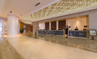The hotel lobby is elegantly designed with a prominent chandelier in the front at Boyue Hotel Shanghai Air China Hongqiao Airport