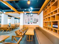 啟帆飯店（昆明火車站環城南路地鐵站店） 何店营附近的飯店