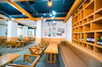 Qifan Hotel (Kunming Railway Station Huannan South Road Metro Station Branch)