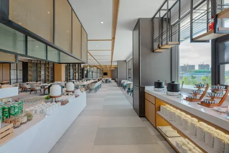 Atour Hotel (Yan'an New District Luyi Park) Отели рядом с достопримечательностью «Eighth Route Army General Headquarters Address Wangjiaping»